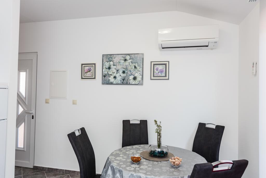 Apartments Viljac تروغير الغرفة الصورة